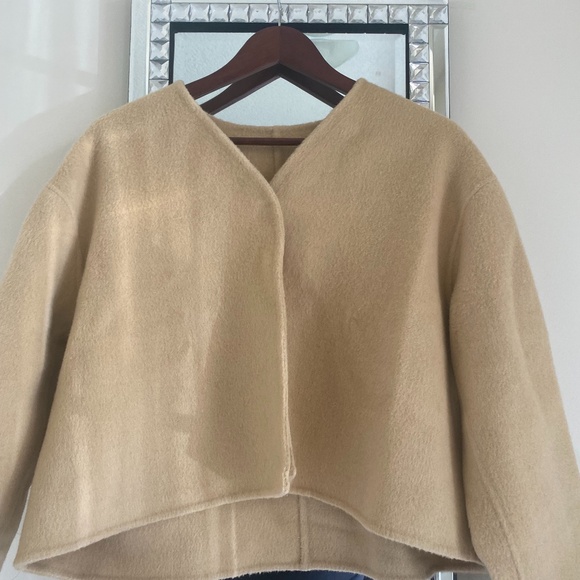 Beautiful Brand New short boxy jacket one size 95% lambswool ,light and soft - Picture 1 of 5